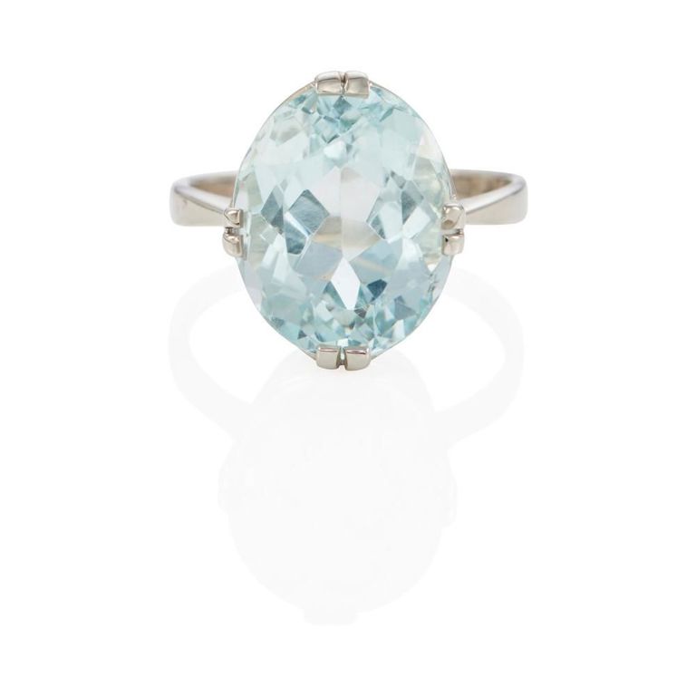 18k White Gold Aquamarine Ring