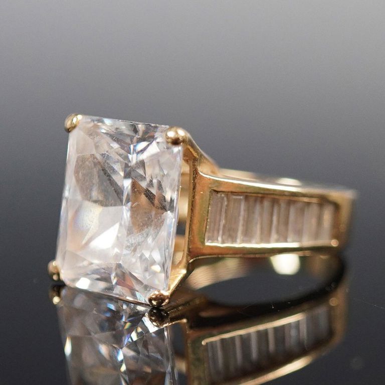 14k Gold Clear Stone Ring