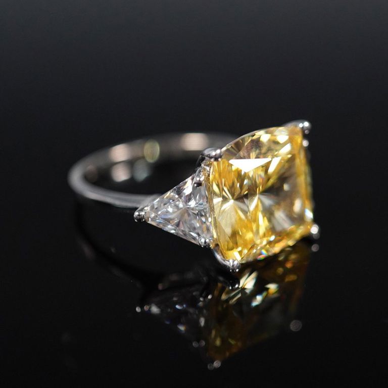 14k Gold Yellow and Clear Stone Cocktail Ring