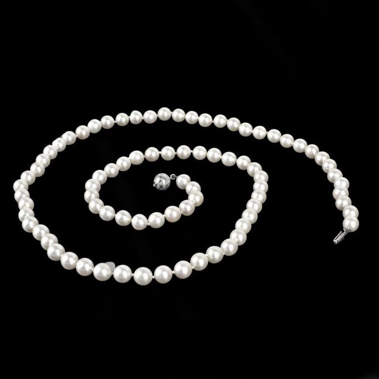 Pearl Necklace With 14k White Gold Diamond Clasp