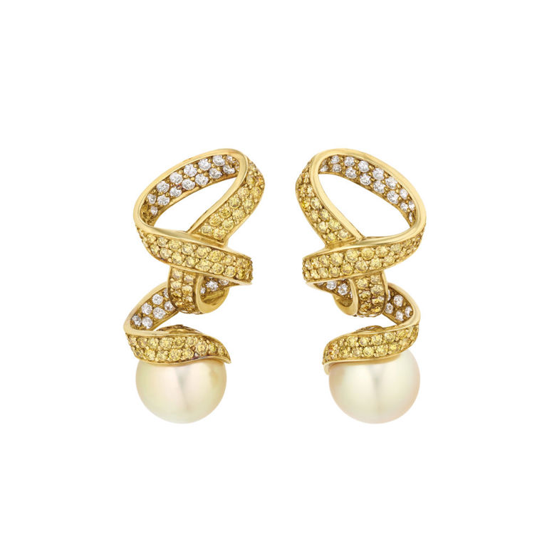 18k Yellow Gold Diamond and Pearl Earrings