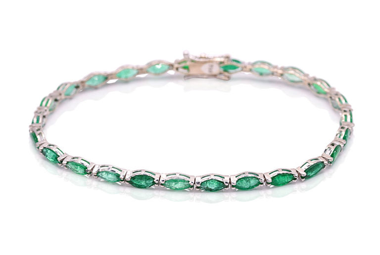 18k White Gold Emerald Bracelet