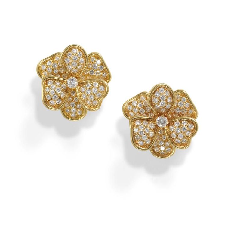 18k Gold Diamond Flower Earrings
