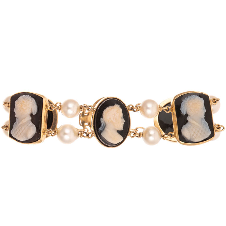 14k Gold Sardonyx Cameo and Pearl Link Bracelet