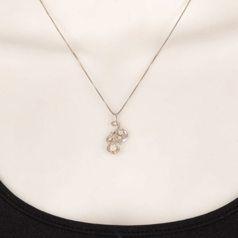 14k White Gold Diamond Pendant Necklace