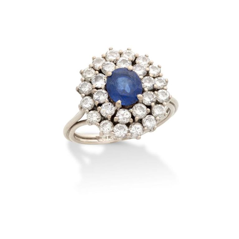 18 carat white gold cluster sapphire ring