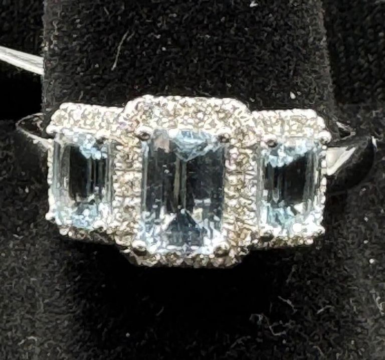 14k White Gold Aquamarine and Diamond Ring