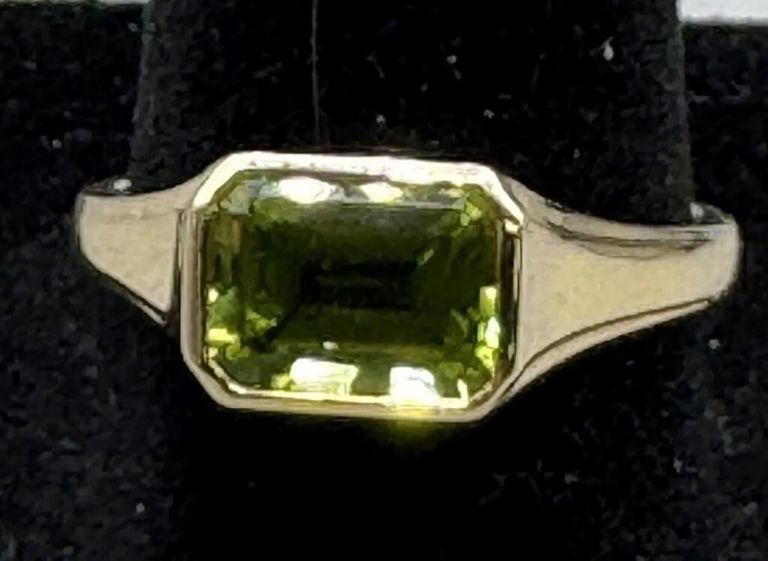 14k Yellow Gold Peridot Ring