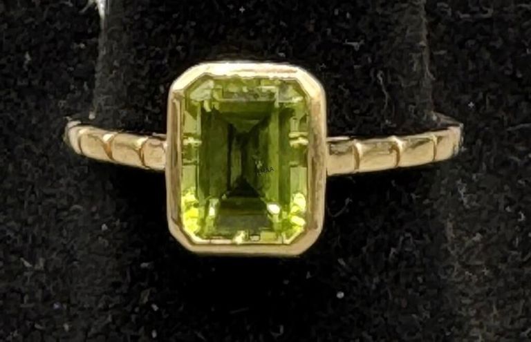 14k Yellow Gold Peridot Ring