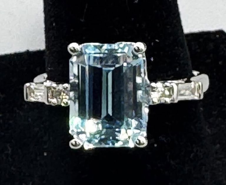 14k White Gold Aquamarine and Diamond Ring