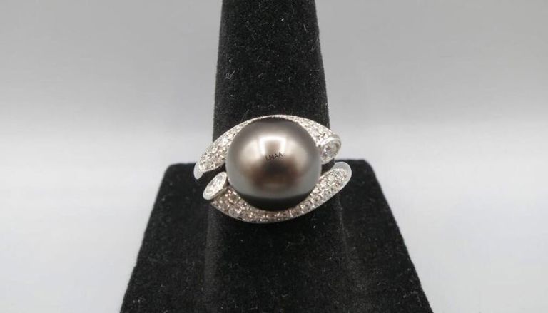 18k White Gold Pearl and Diamond Ring