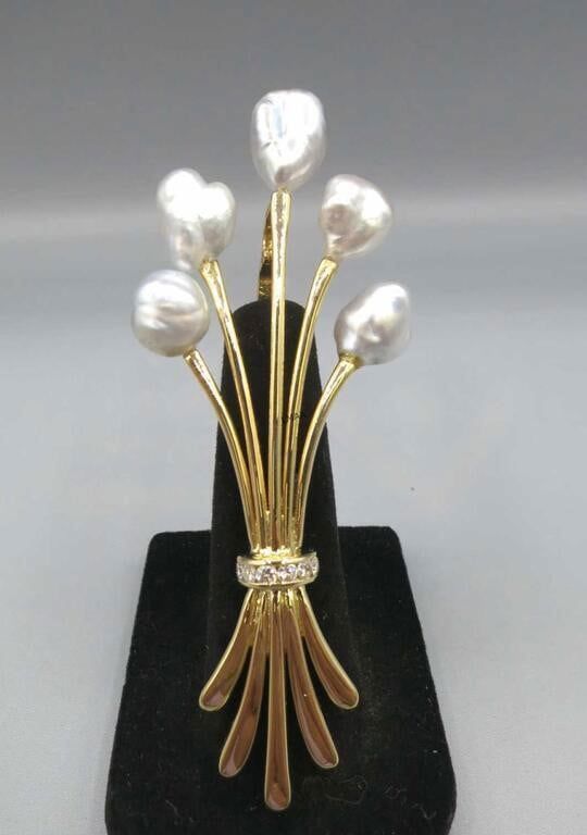 18k Yellow Gold Diamond and Pearl Pendant