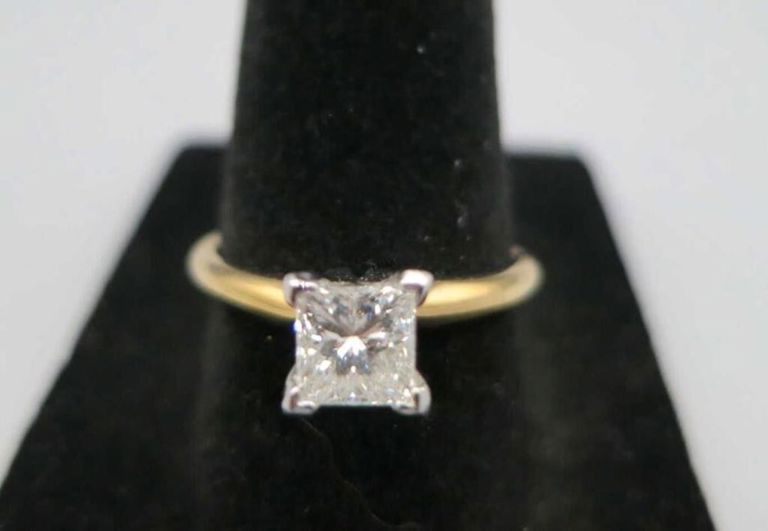 18k Gold and Platinum Diamond Solitaire Ring