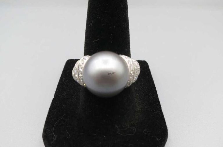 18k White Gold Pearl and Diamond Ring