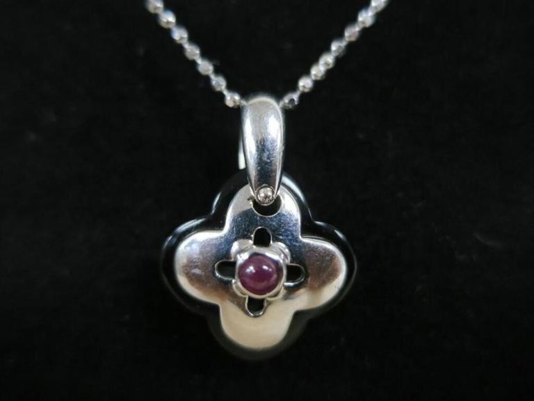 18k White Gold Red Stone Pendant Necklace