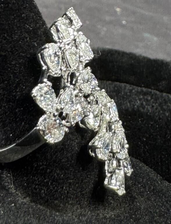18k White Gold Diamond Ring