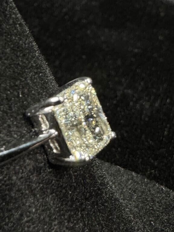 18k White Gold Diamond Solitaire Ring