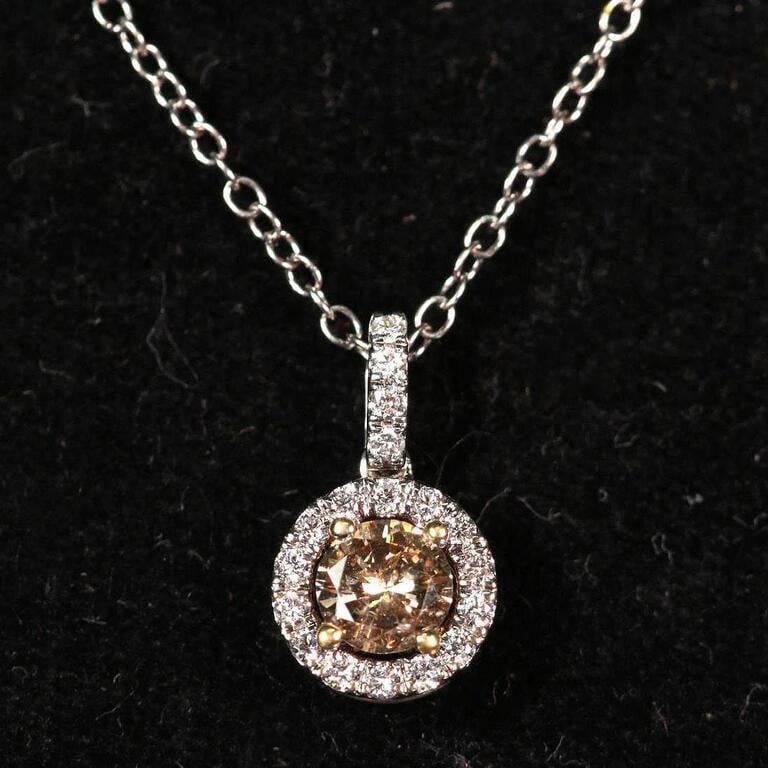 18k White Gold Diamond Pendant Necklace