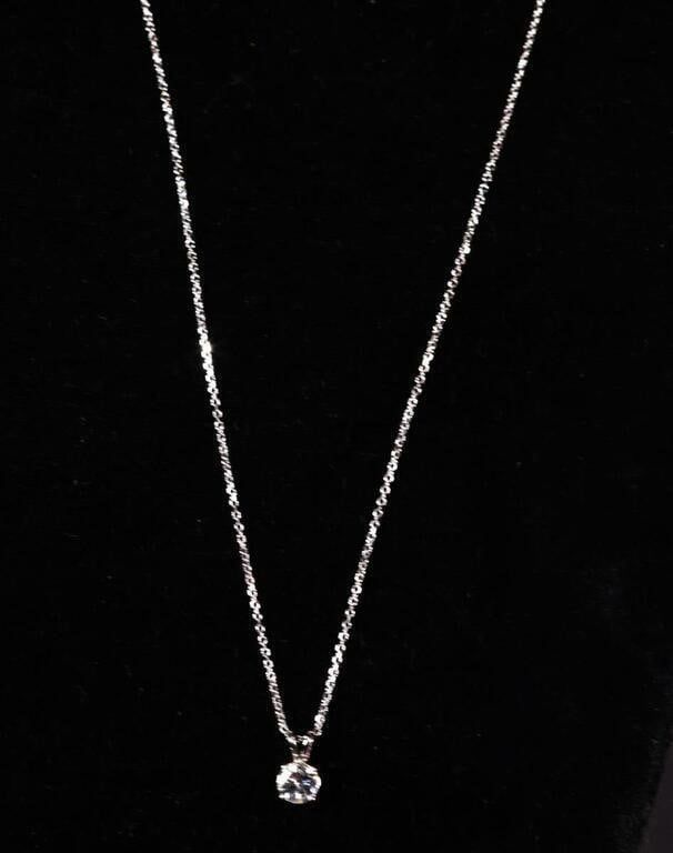 14k White Gold Diamond Pendant Necklace