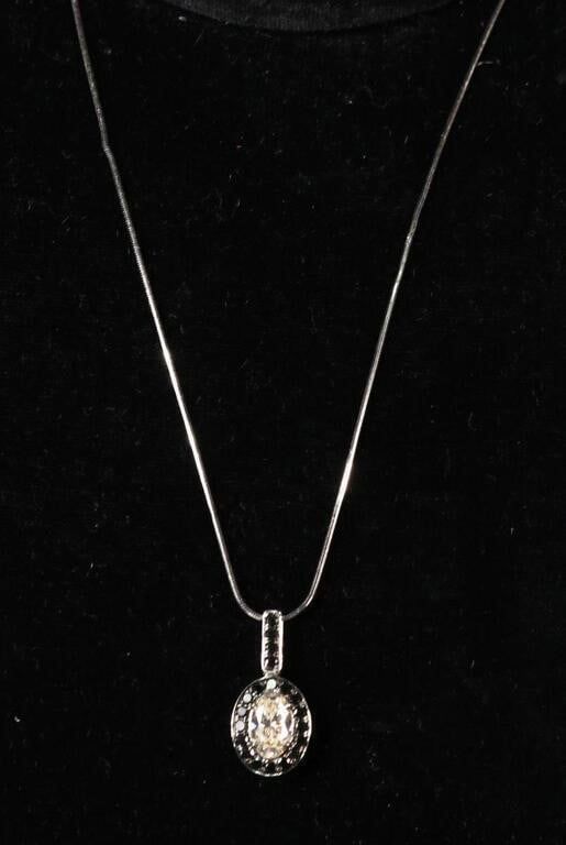18k White Gold Diamond Pendant Necklace