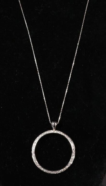 14k White Gold Diamond Pendant Necklace