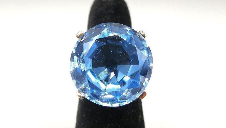 14k Yellow Gold Blue Topaz Ring