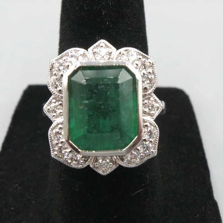 900 Platinum Emerald and Diamond Ring