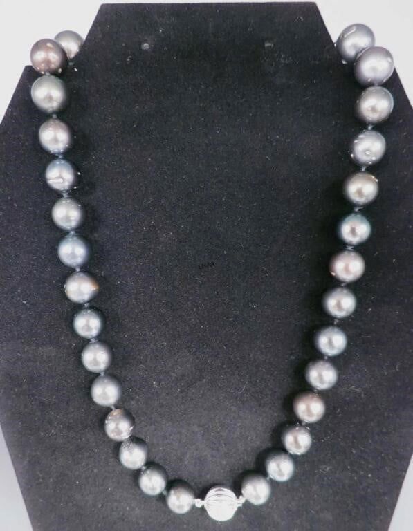 Pearl Necklace With 14k White Gold Clasp