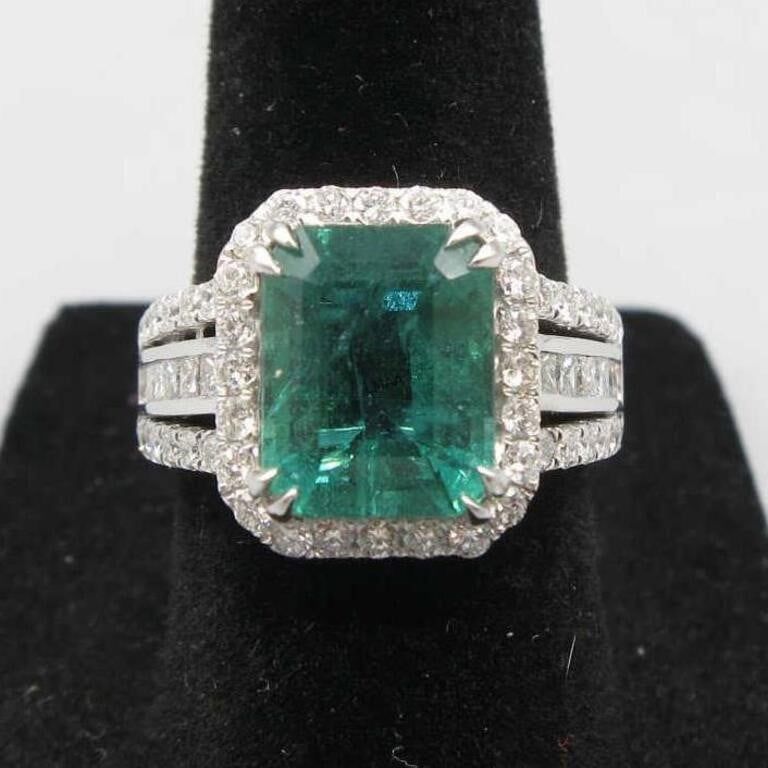 900 Platinum Emerald and Diamond Ring