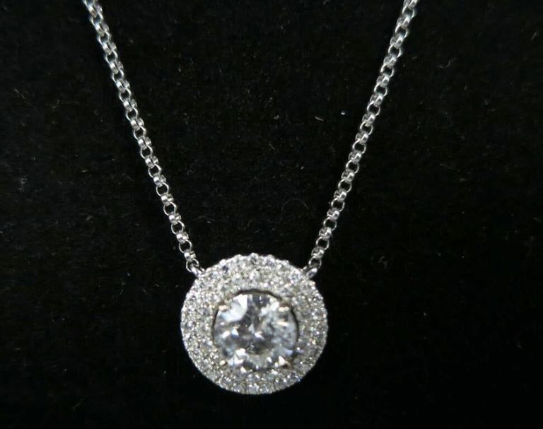 18k White Gold Diamond Pendant Necklace