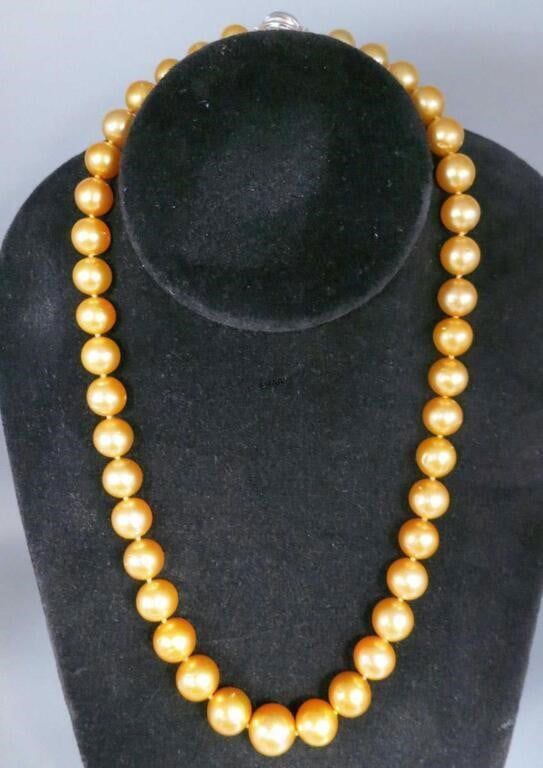 Pearl Necklace With 14k White Gold Clasp
