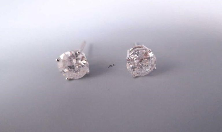 18k White Gold Diamond Stud Earrings