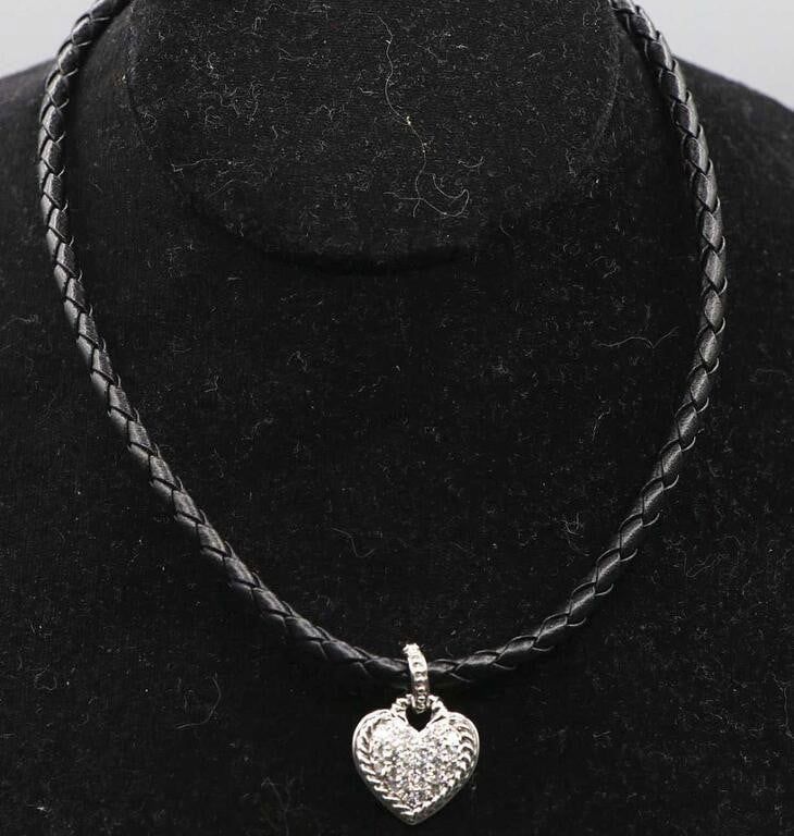 18k White Gold Diamond Heart Pendant Necklace