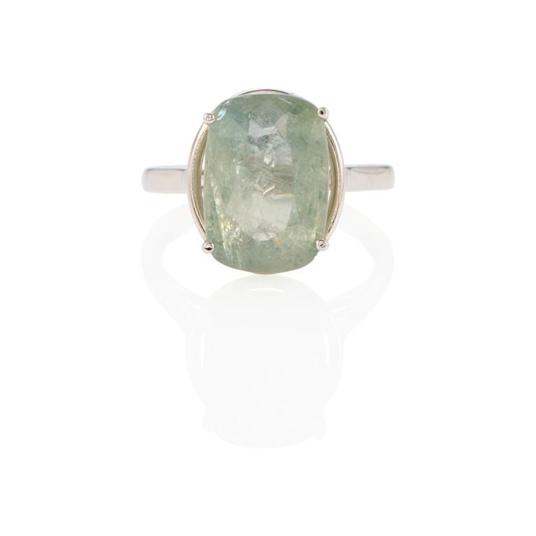 18k White Gold Green Sapphire Ring