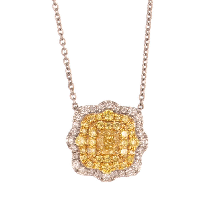 18k White Gold Diamond Flower Pendant Necklace