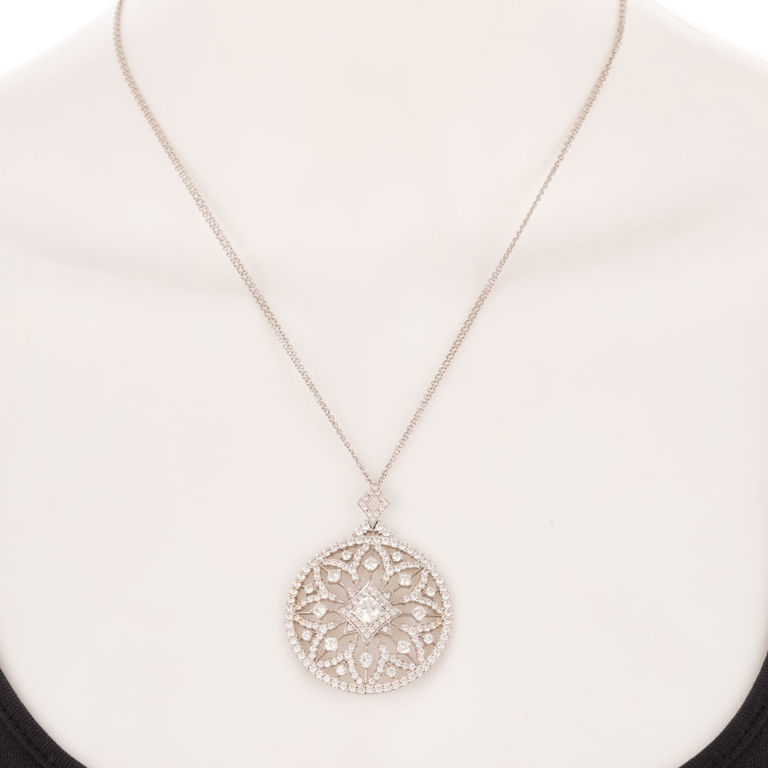 18k White Gold Diamond Pendant Necklace