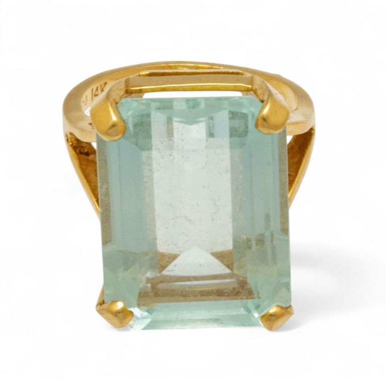 14k Yellow Gold Aquamarine Ring