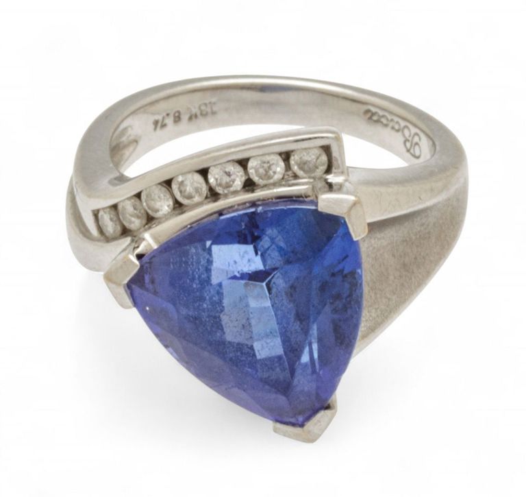 18k White Gold Tanzanite and Diamond Ring