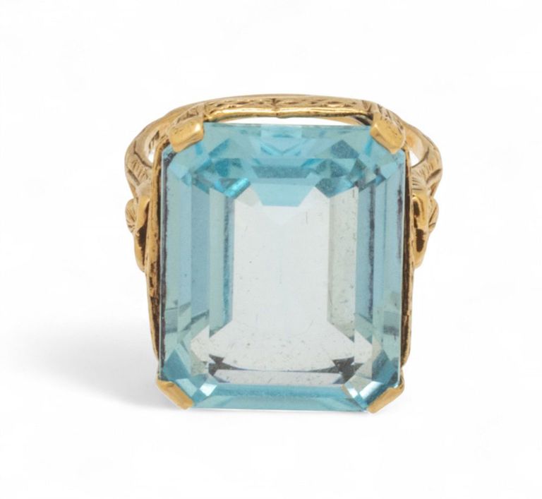14k Yellow Gold Topaz Ring