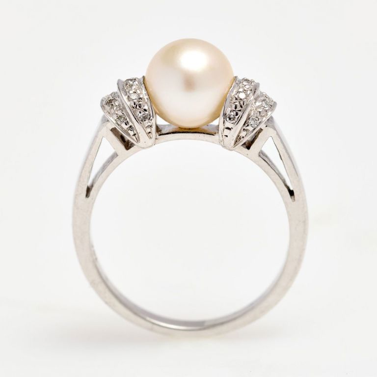 14k White Gold Pearl and Diamond Ring