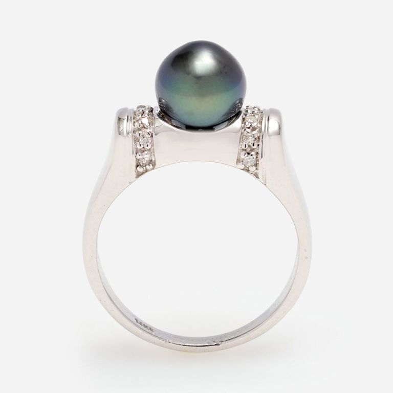14k White Gold Black Pearl and Diamond Ring