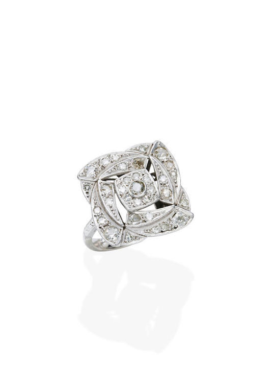 18k White Gold Diamond Cluster Ring