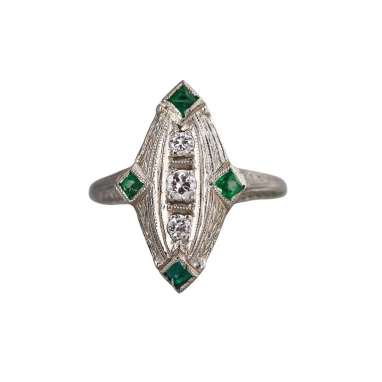 18k Gold Diamond and Emerald Ring