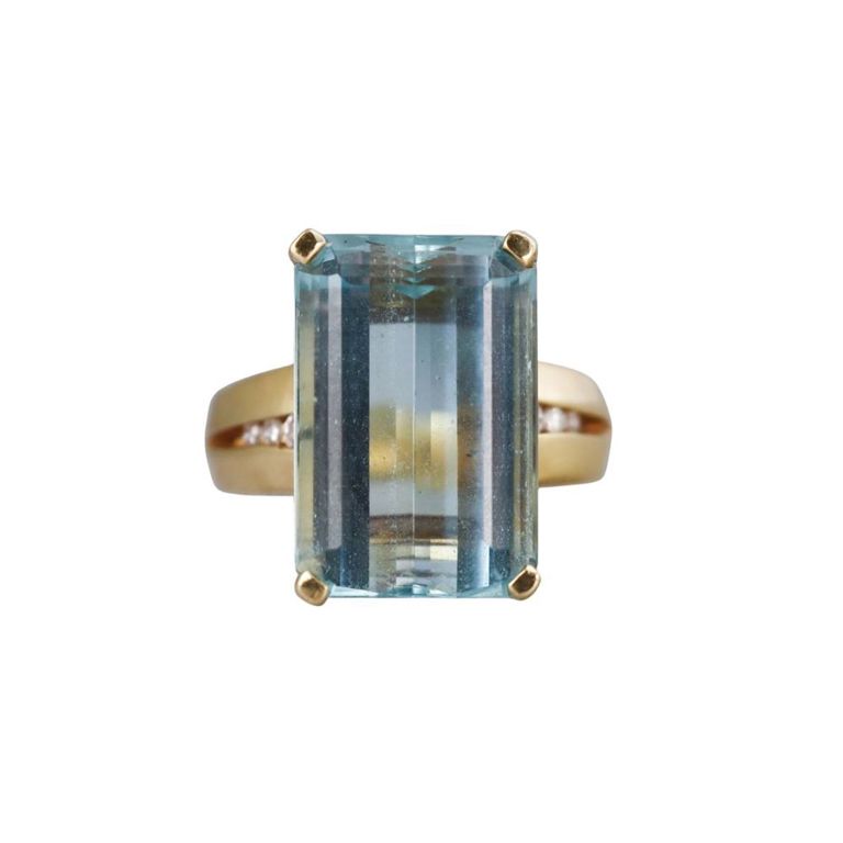 18k Gold Aquamarine and Diamond Ring
