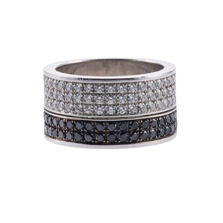 18k Gold Black and White Diamond Band Ring