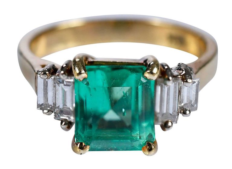 18k Gold Emerald Diamond Ring