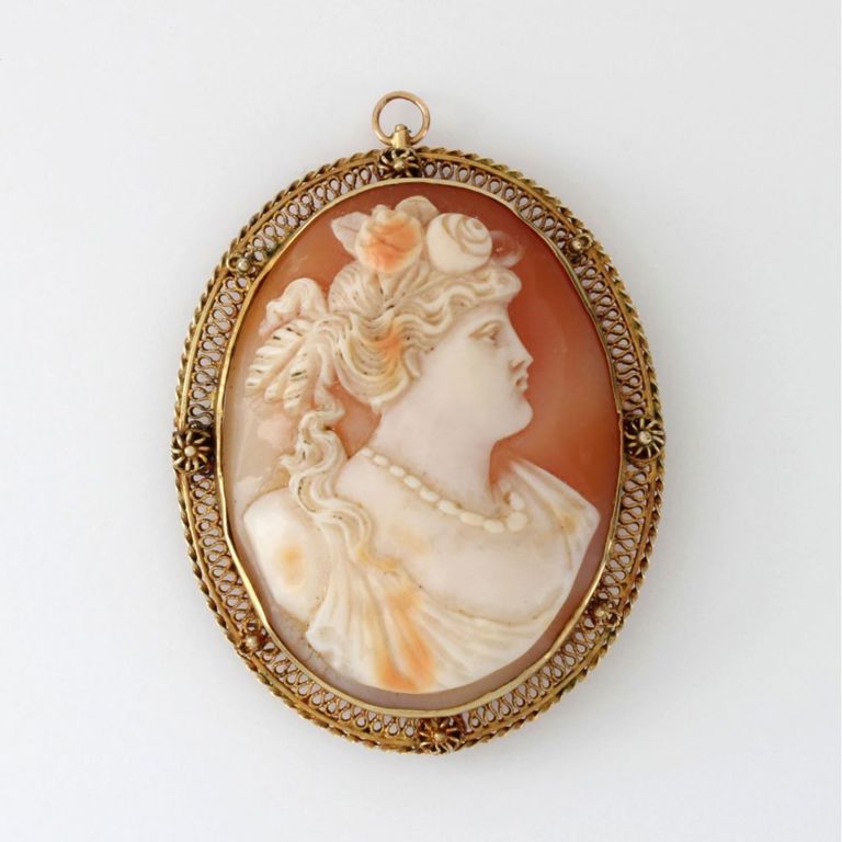 14k Yellow Gold Shell Cameo Pendant/Brooch