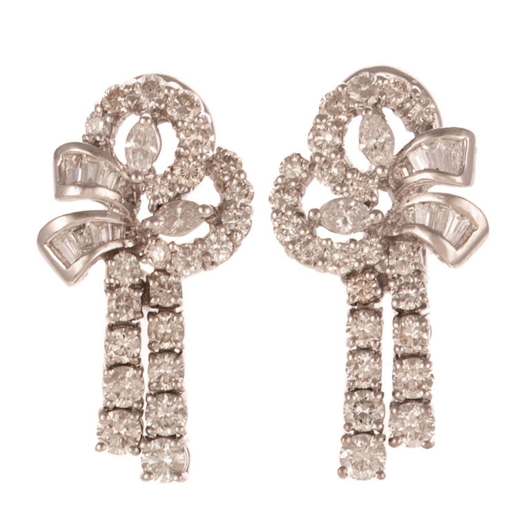 18k White Gold Diamond Bow Earrings