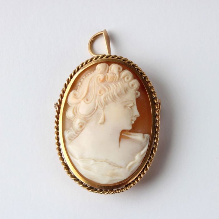 14k Yellow Gold Shell Cameo Pendant/Brooch