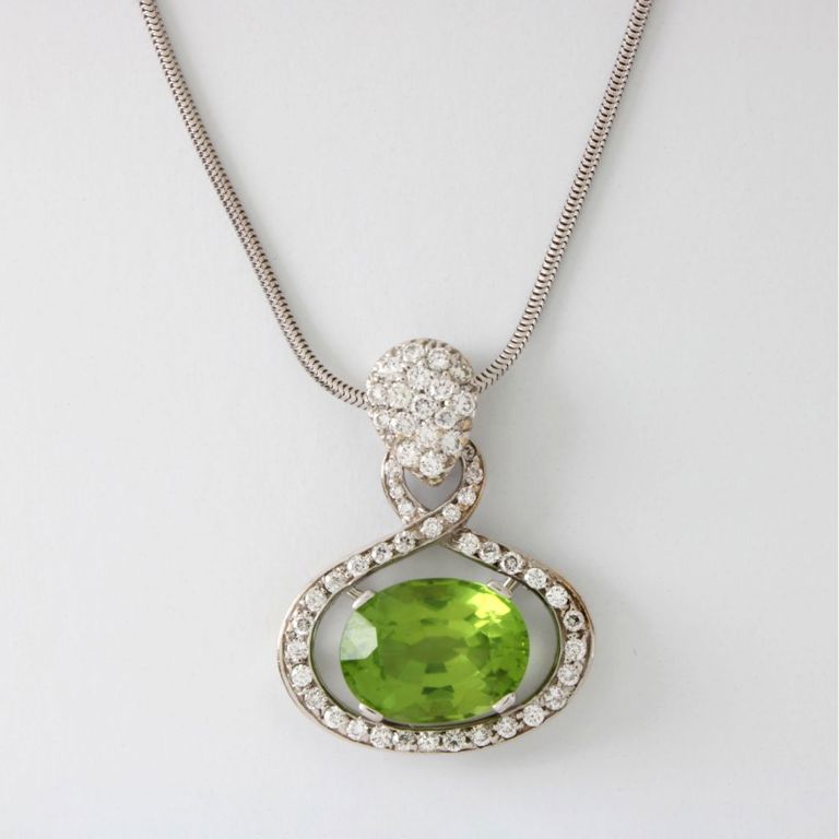 18k Gold Peridot and Diamond Pendant Necklace